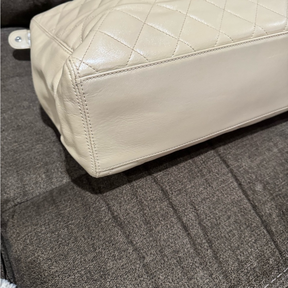 Excellent Condition Authentic Chanel Hand Bag Beige Lamb Skin - Picture 11 of 17